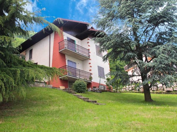 casa indipendente in vendita ad Alzano Lombardo