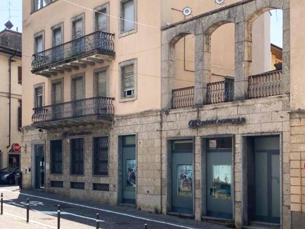 negozio in vendita ad Alzano Lombardo
