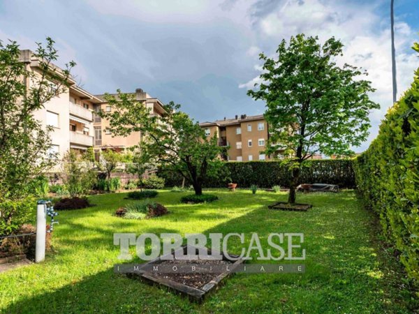 casa indipendente in vendita ad Alzano Lombardo