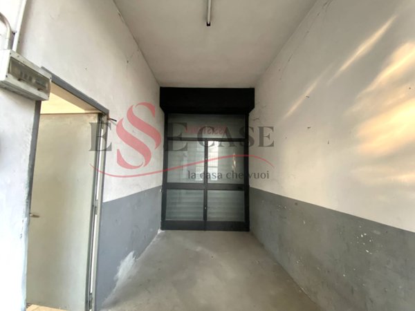 locale commerciale in vendita ad Alzano Lombardo