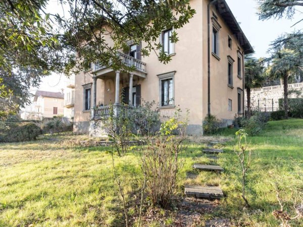 casa indipendente in vendita ad Alzano Lombardo