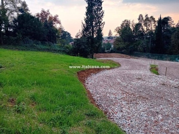 casa indipendente in vendita ad Alzano Lombardo
