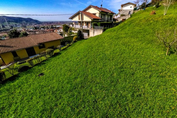 terreno edificabile in vendita ad Alzano Lombardo