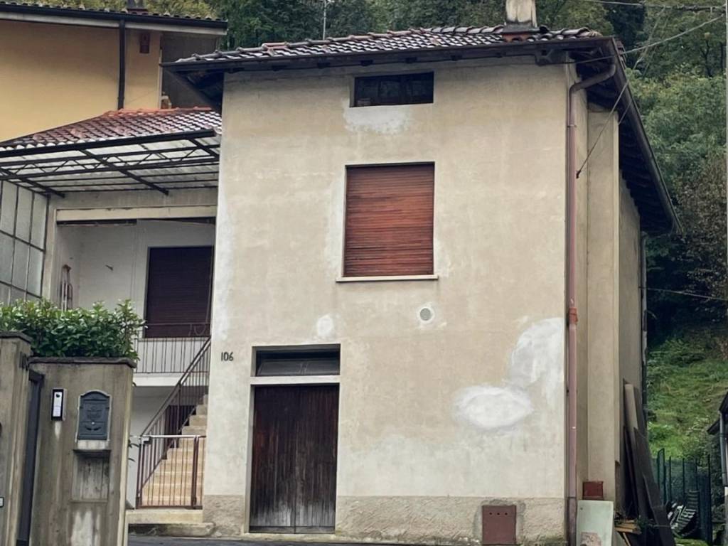 casa indipendente in vendita ad Alzano Lombardo