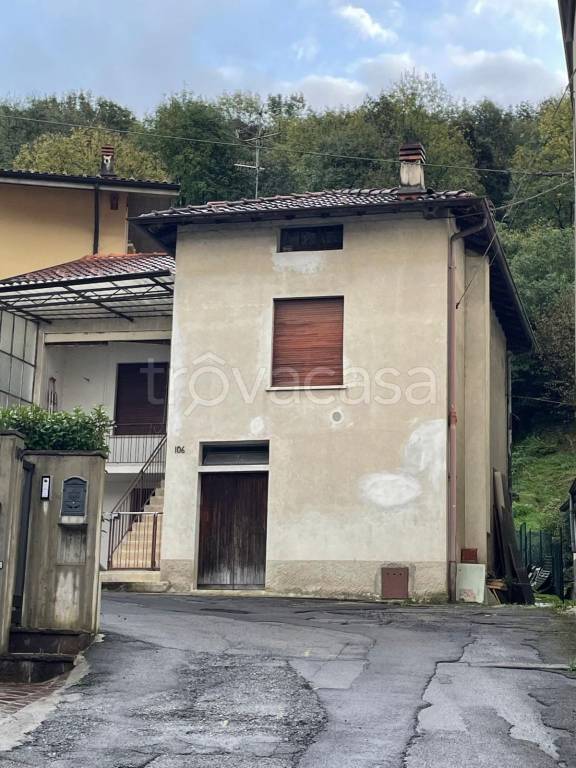 casa indipendente in vendita ad Alzano Lombardo