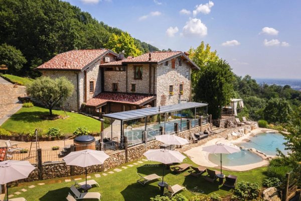 casa indipendente in vendita ad Alzano Lombardo