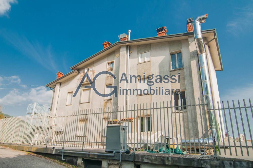 casa indipendente in vendita ad Alzano Lombardo in zona Monte di Nese