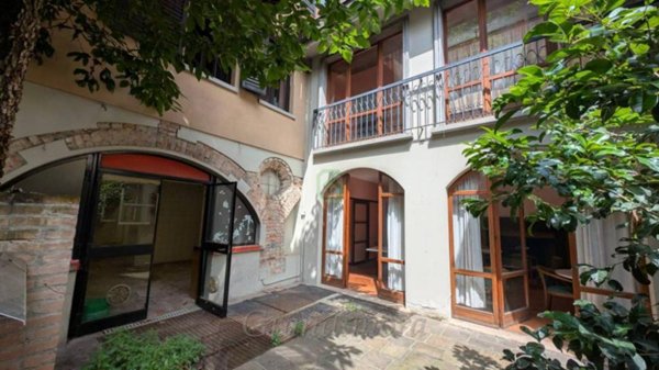 negozio in vendita ad Alzano Lombardo