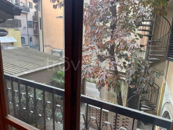 negozio in vendita ad Alzano Lombardo
