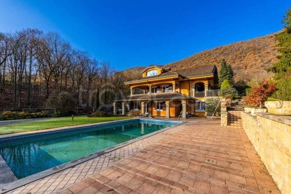 casa indipendente in vendita ad Alzano Lombardo