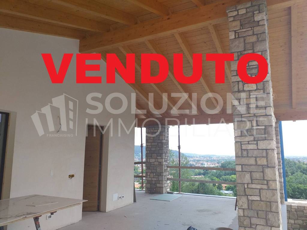 casa indipendente in vendita ad Alzano Lombardo