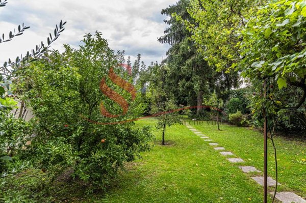 casa indipendente in vendita ad Alzano Lombardo