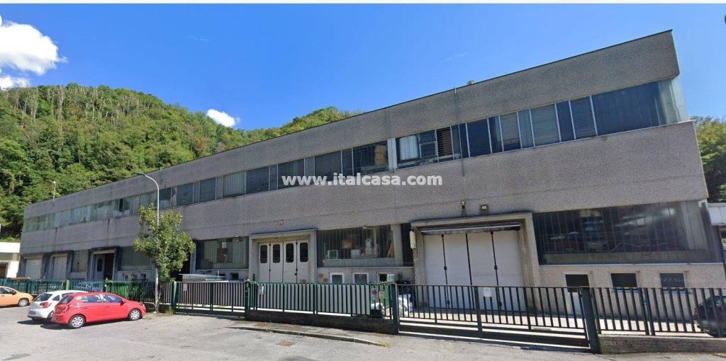 locale commerciale in vendita ad Alzano Lombardo