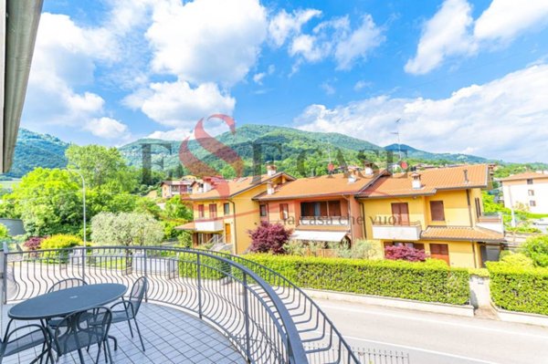 casa indipendente in vendita ad Alzano Lombardo