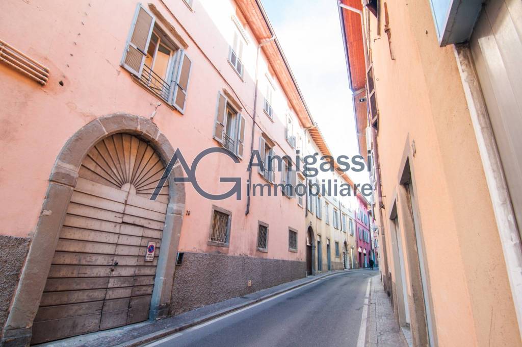 casa indipendente in vendita ad Alzano Lombardo