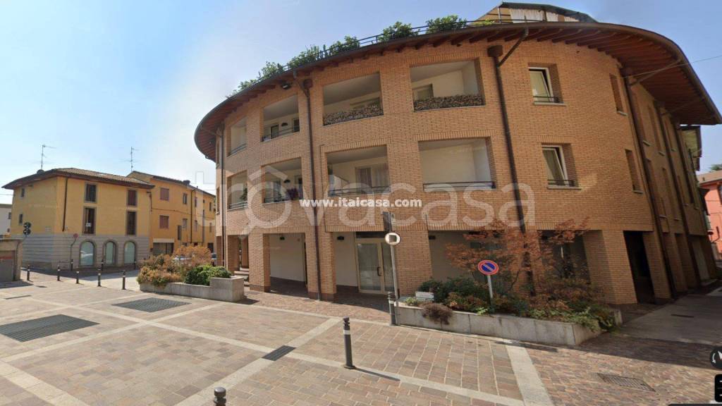 negozio in vendita ad Alzano Lombardo