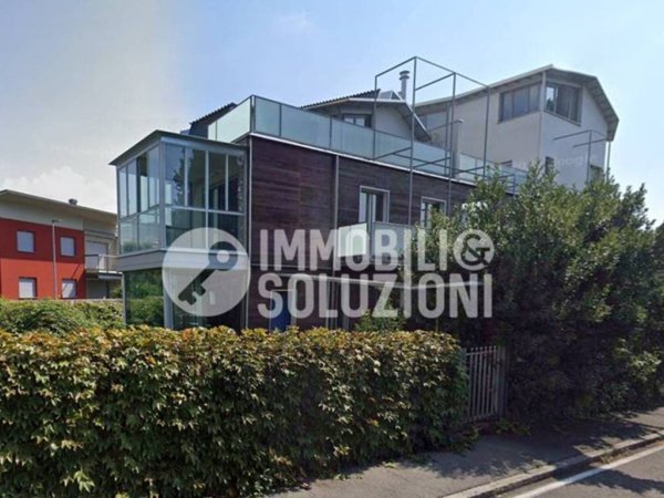 casa indipendente in vendita ad Alzano Lombardo