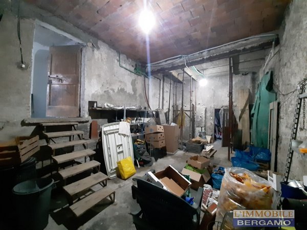 locale di sgombero in vendita ad Alzano Lombardo
