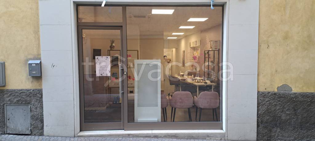 negozio in vendita ad Alzano Lombardo