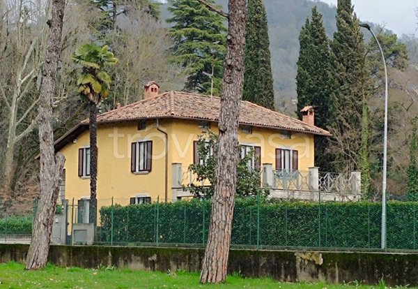 casa indipendente in vendita ad Alzano Lombardo