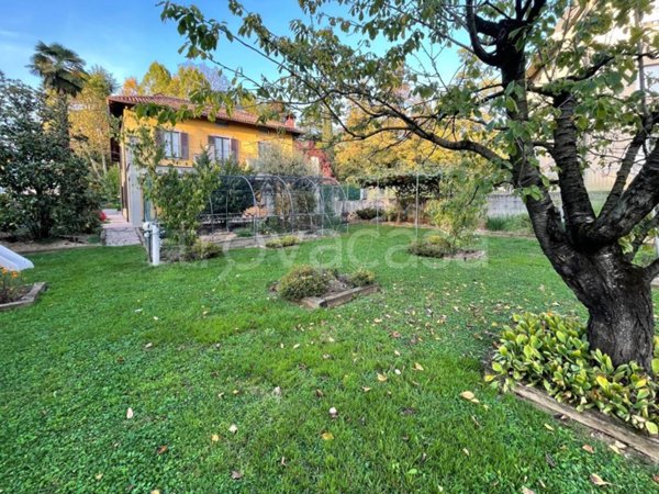 casa indipendente in vendita ad Alzano Lombardo