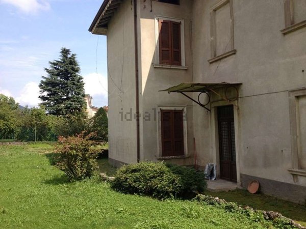 casa indipendente in vendita ad Alzano Lombardo