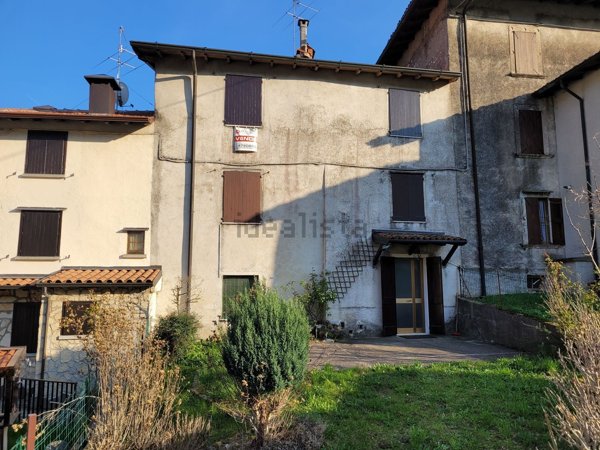 esavano in vendita ad Alzano Lombardo in zona Monte di Nese