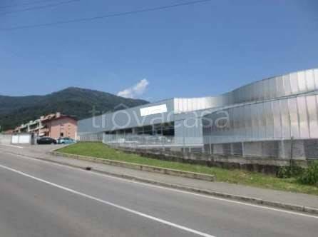 locale commerciale in vendita ad Alzano Lombardo