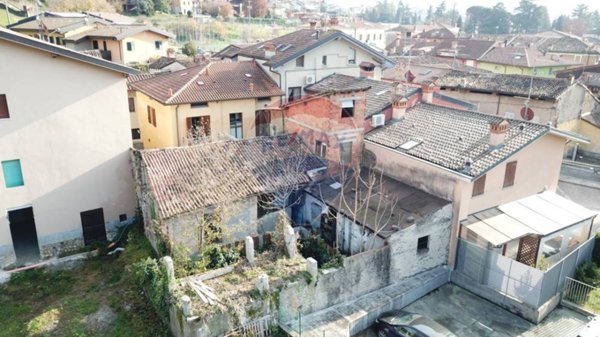 casa indipendente in vendita ad Alzano Lombardo