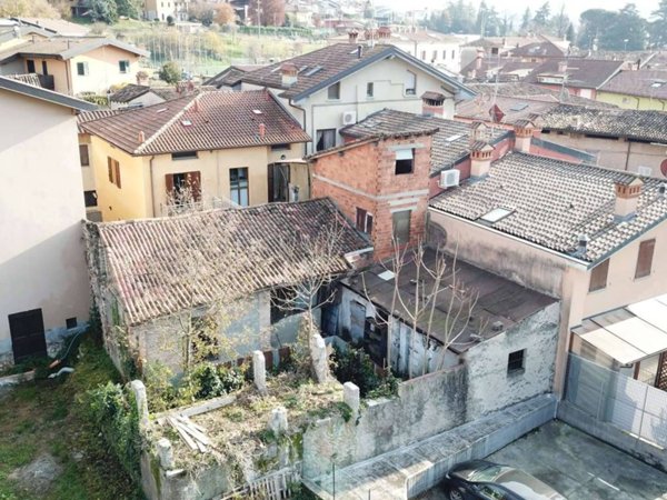 casa indipendente in vendita ad Alzano Lombardo