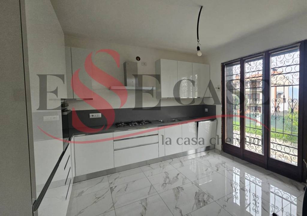 casa indipendente in vendita ad Alzano Lombardo