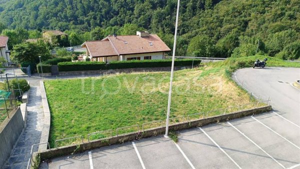 terreno edificabile in vendita ad Alzano Lombardo in zona Olera