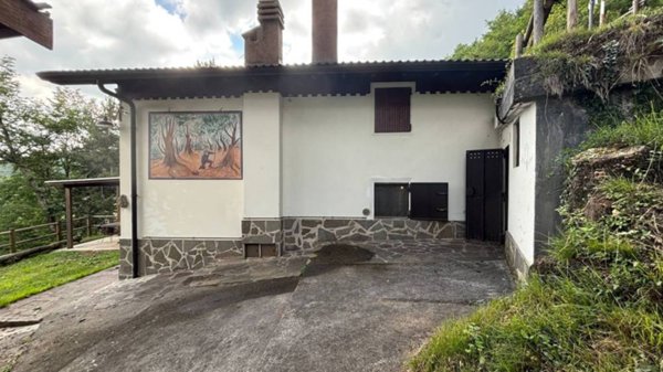 casa indipendente in vendita ad Alzano Lombardo in zona Monte di Nese