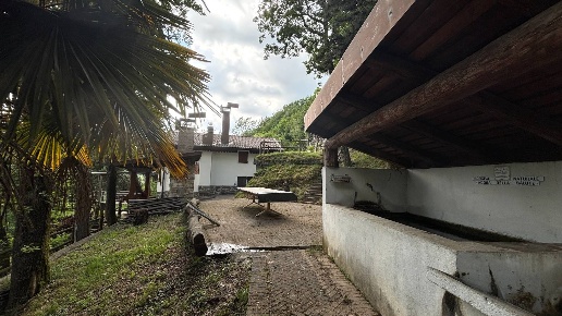 casa indipendente in vendita ad Alzano Lombardo in zona Monte di Nese