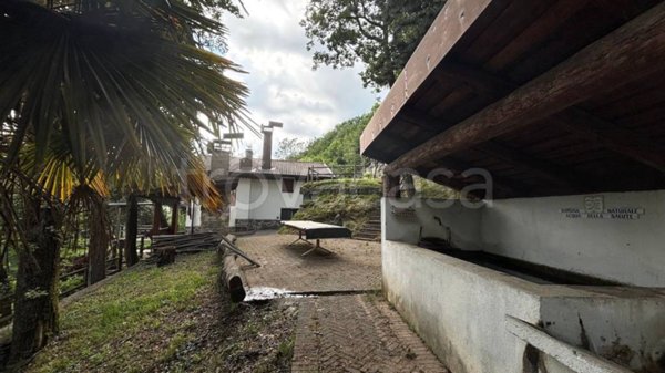 casa indipendente in vendita ad Alzano Lombardo in zona Monte di Nese