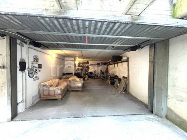 locale di sgombero in vendita ad Alzano Lombardo