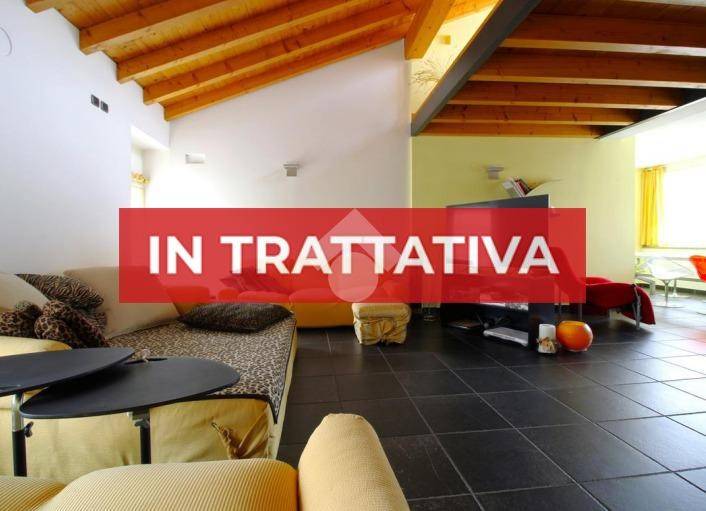 casa indipendente in vendita ad Alzano Lombardo