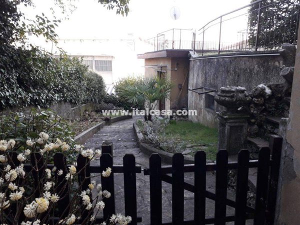 casa indipendente in vendita ad Alzano Lombardo