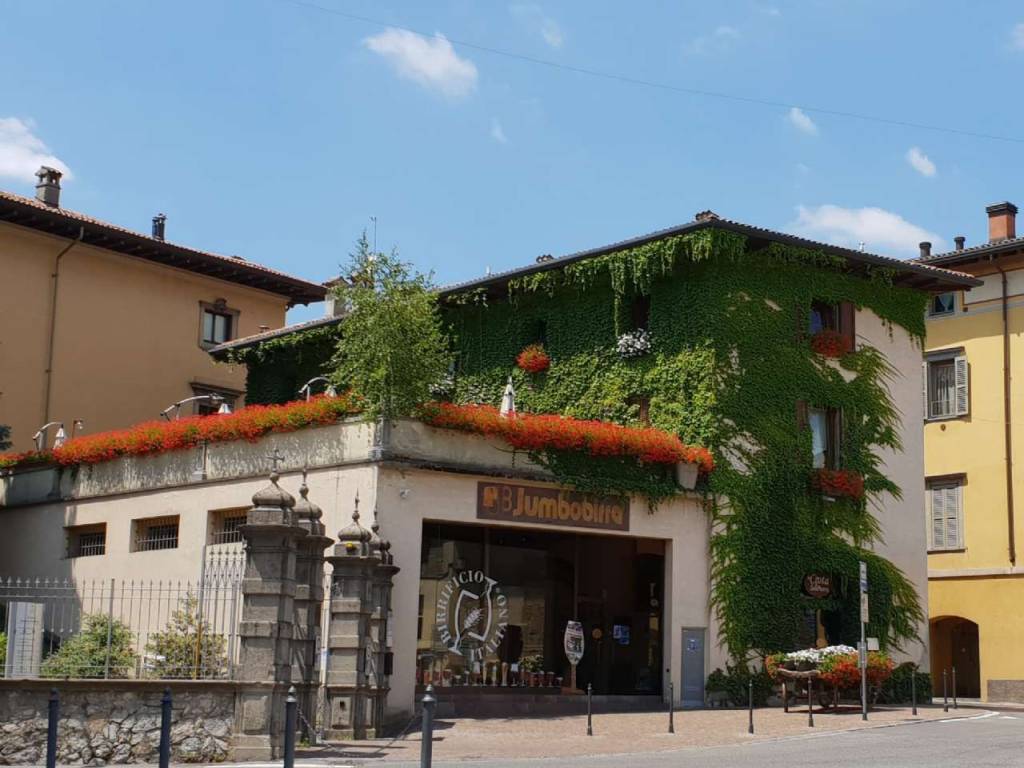 negozio in vendita ad Alzano Lombardo