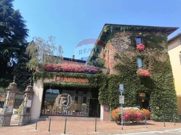 negozio in vendita ad Alzano Lombardo