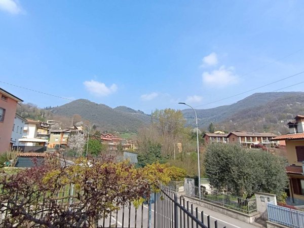 casa indipendente in vendita ad Alzano Lombardo