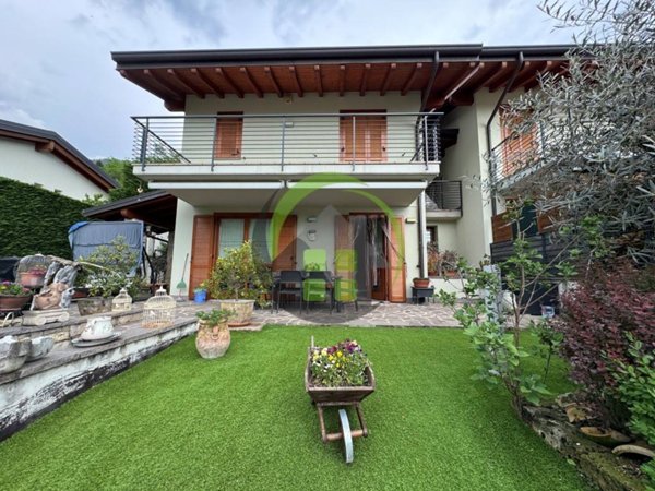 casa indipendente in vendita ad Alzano Lombardo