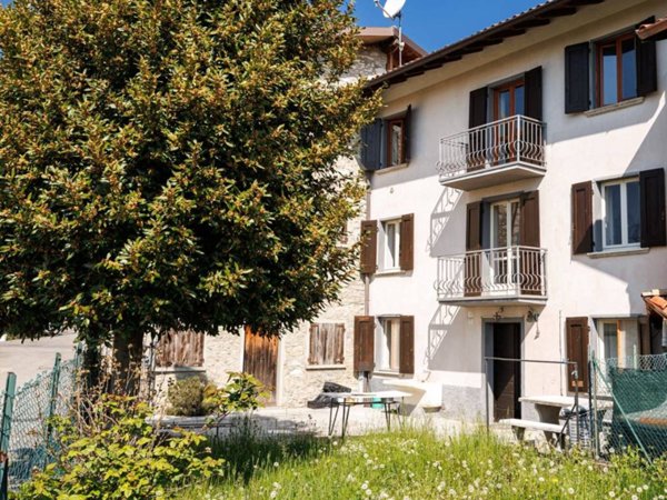 casa indipendente in vendita ad Alzano Lombardo in zona Monte di Nese