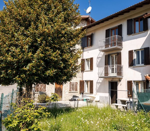 casa indipendente in vendita ad Alzano Lombardo in zona Monte di Nese