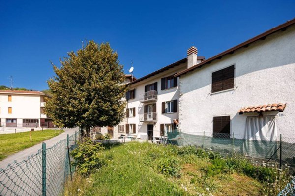 casa indipendente in vendita ad Alzano Lombardo in zona Monte di Nese