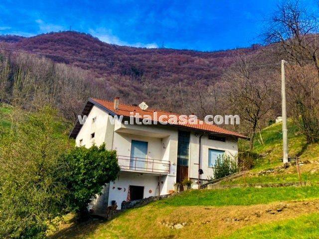 casa indipendente in vendita ad Alzano Lombardo in zona Olera