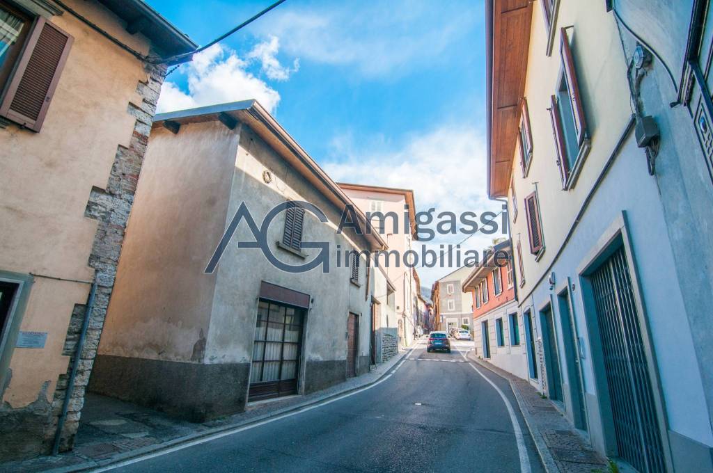 casa indipendente in vendita ad Alzano Lombardo
