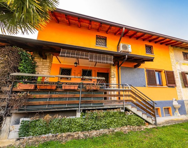 casa indipendente in vendita ad Alzano Lombardo