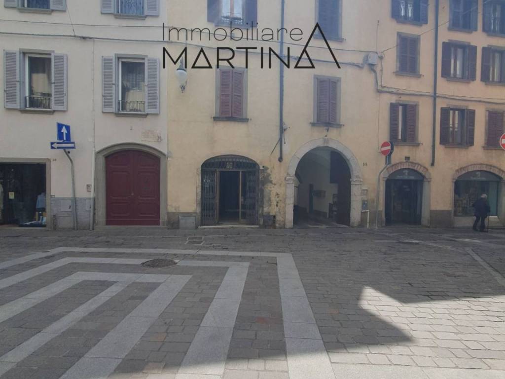 negozio in vendita ad Alzano Lombardo