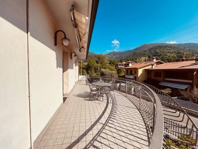 casa indipendente in vendita ad Alzano Lombardo